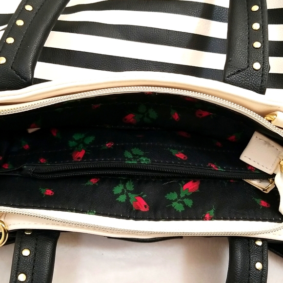 Betsey Johnson Fashion Bow Pocketbook - Picture 7 of 10